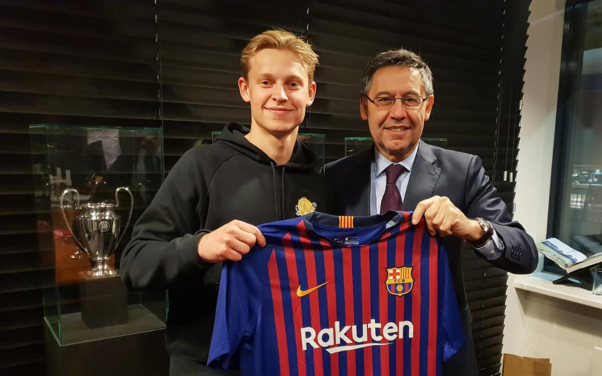 Oficial: De Jong nuevo jugador del FC Barcelona hasta el 2024