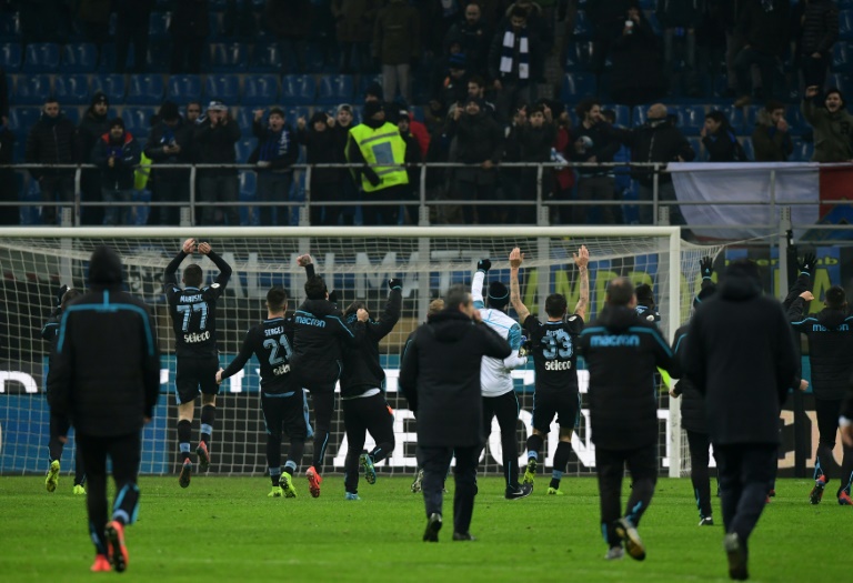 Los jugadores de Lazio celebran después de ganar en la tanda final