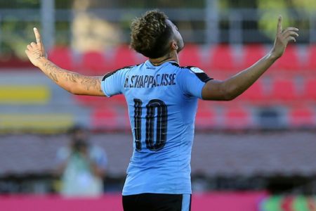 Nicolás Schiappacasse celebra el gol de su selección contra Paraguay