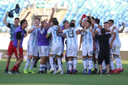 Argentina celebran la victoria ante Uruguay en el Campeonato Sudamericano Sub20