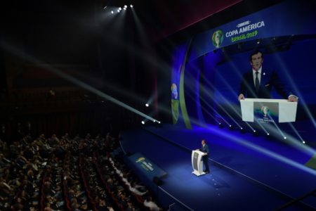 El presidente de la Conmebol, Alejandro Domínguez, durante el sorteo de grupos de la Copa América Brasil-2019