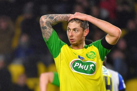 Emiliano Sala gesticula al término de un partido copero entre el Nantes y el Auxerre