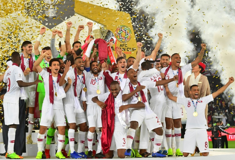 Los futbolistas de Catar celebran la obtención de la Copa de Asia