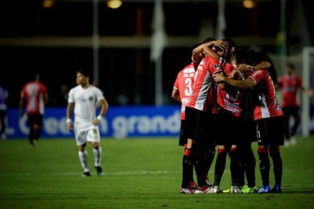 River Plate de Uruguay saca al Santos de Sampoli de la Sudamericano. Foto EFE