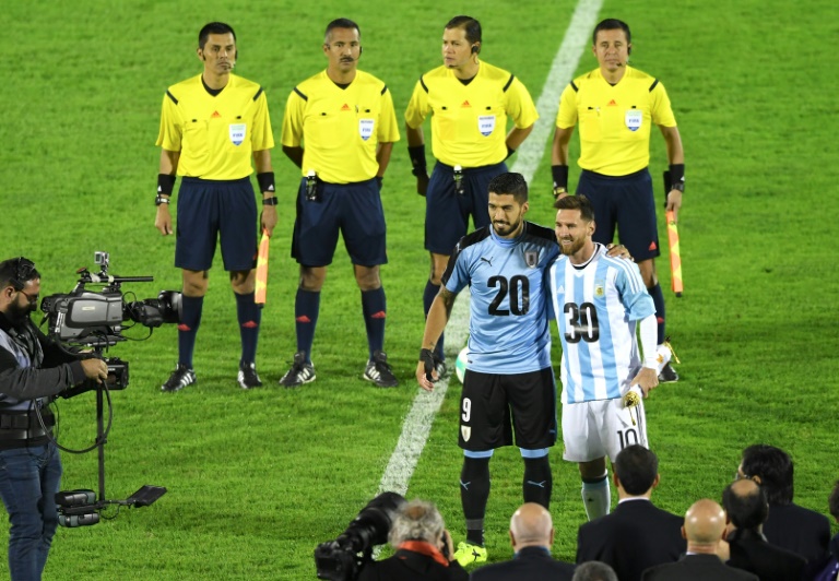 Lionel Messi y Luis Suárez promoviendo el Mundial del 2030. Foto AFP