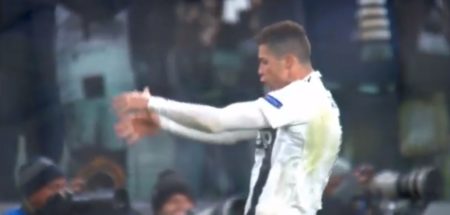 Cristiano gesticula obscenidades en el Juventus Stadium.