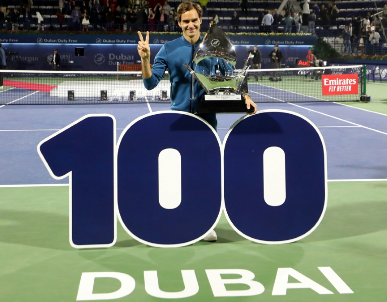 Federer agranda su leyenda con su trofeo 100 como profesional