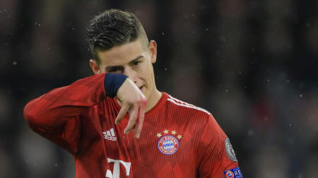James se ve triste después de ser elimando con el Bayern