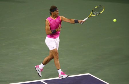 Rafael Nadal durante el partido ante Jared Donaldson en el torneo de tenis de Indian Wells