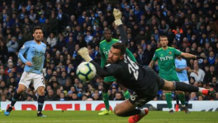 Steling anota otro gol para el City.