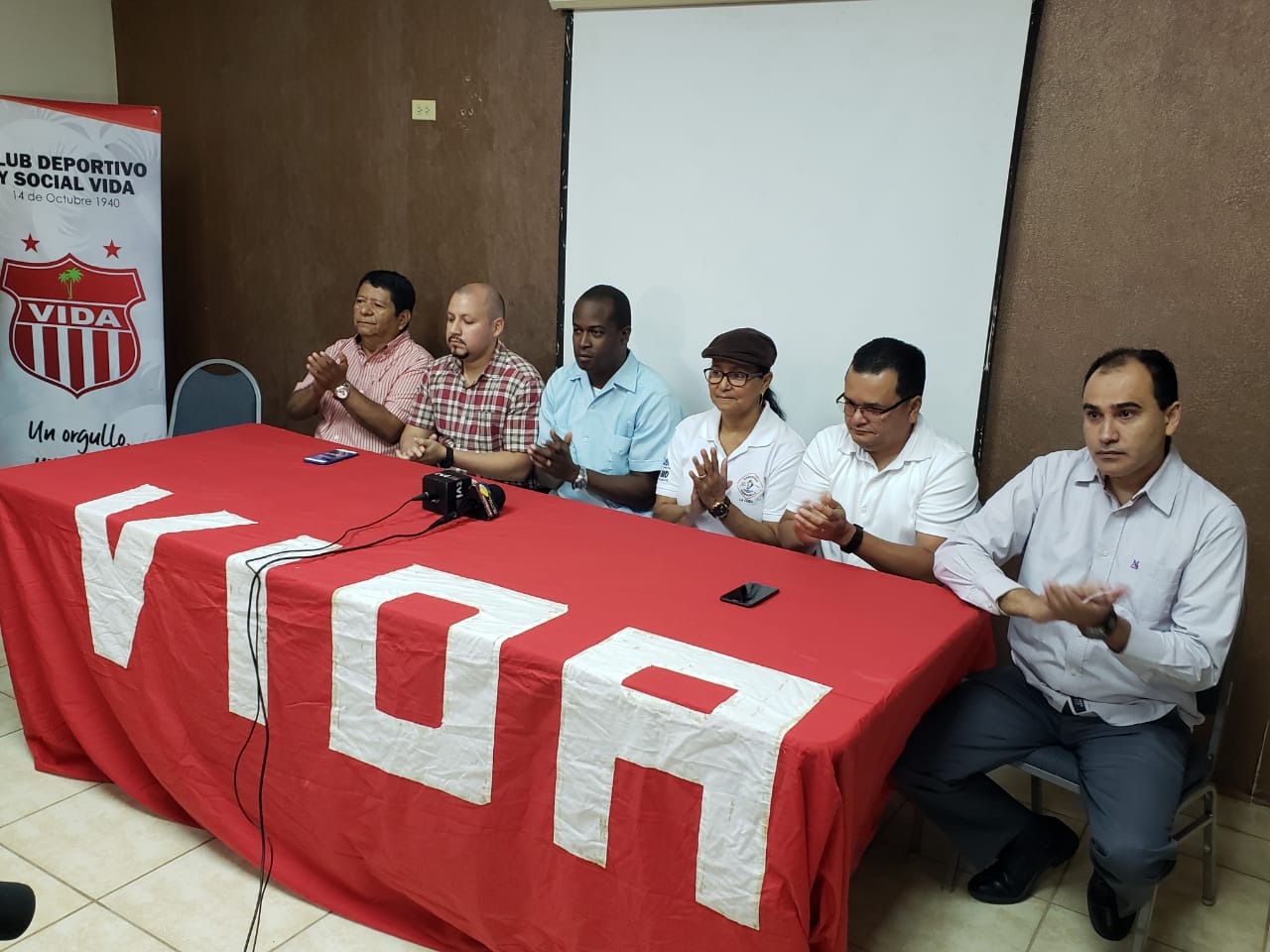 La Ceiba y sus autoridades se visten de rojo en pro del Vidatón