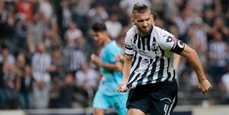 Nicolás Sánchez convirtió el primer gol de Rayados. Foto Getty