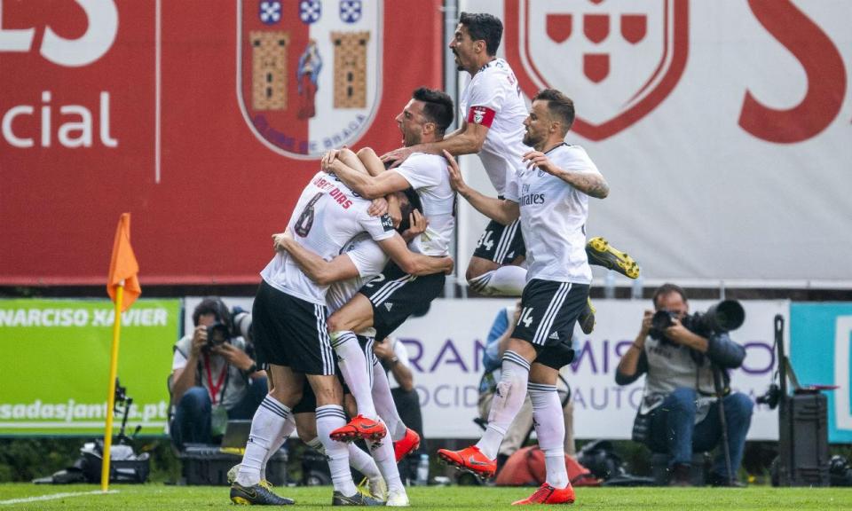 Tras arrollar al Braga, el Benfica se hace con el liderato