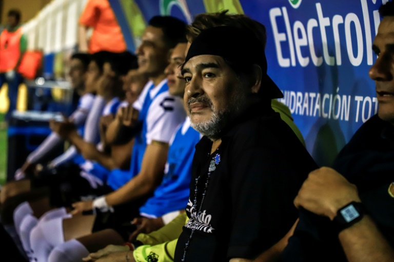 Diego Maradona durante un partido de los Dortados