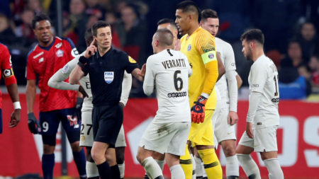Jugadores del Lille y del PSG durante un momento del partido REUTERS