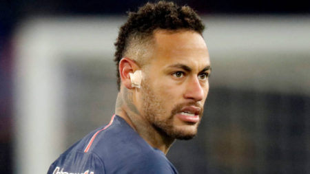 Neymar en el ojo del huracán del PSG en Francia. Foto EFE