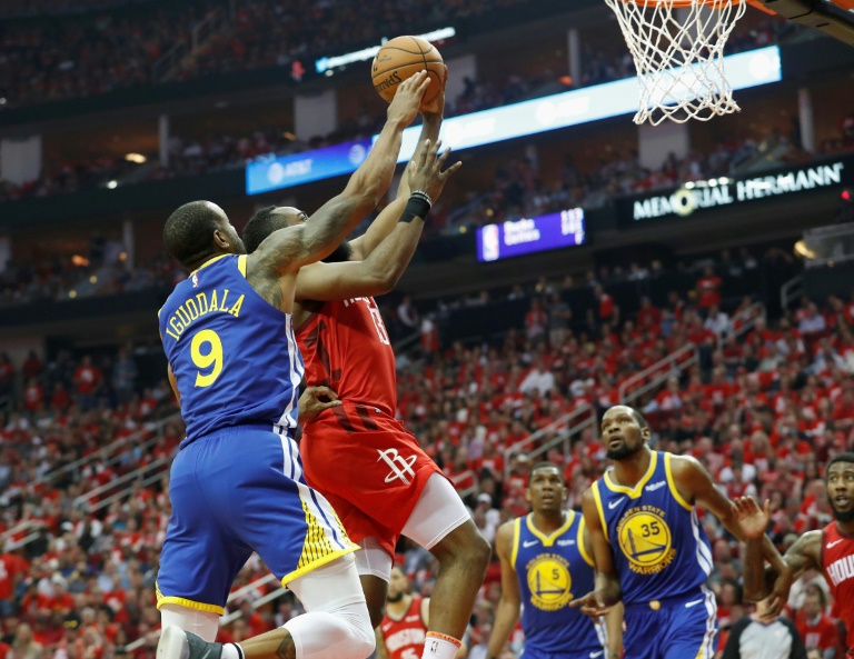 NBA: Rockets empatan la serie a los Warriors, Bucks a un paso