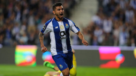 Jesús Corona anotó el primer gol del partido para Porto. Foto PFC