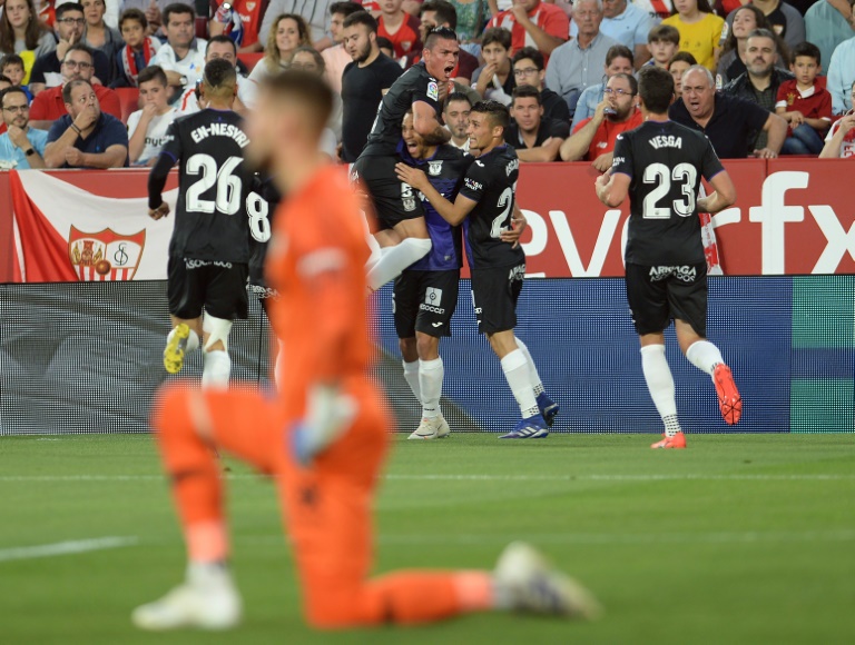 Martin Braithwaite (C) celebra con sus compañeros un gol del Leganés sobre Sevilla