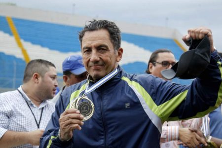 Salomón Nazar al momento de ascender con la UPN a la Liga Nacional. Foto Diez