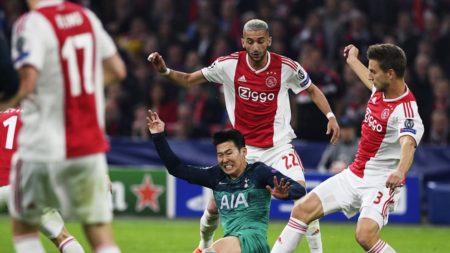 Son pelea con los jugadores del Ajax. Foto