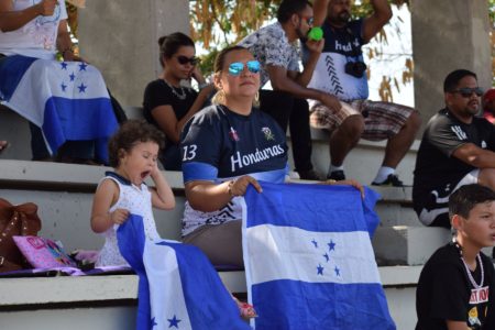 Los pequeños de Honduras cuentan con el apoyo de sus padres. Foto Copabe