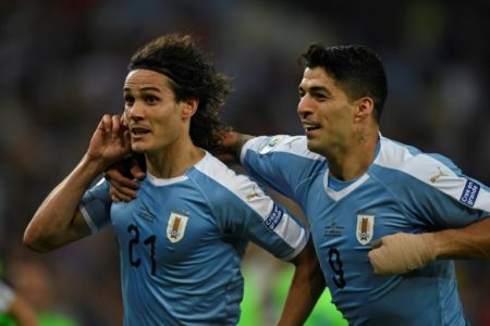 Cavani mete a Uruguay como primera de grupo y chocará contra Perú
