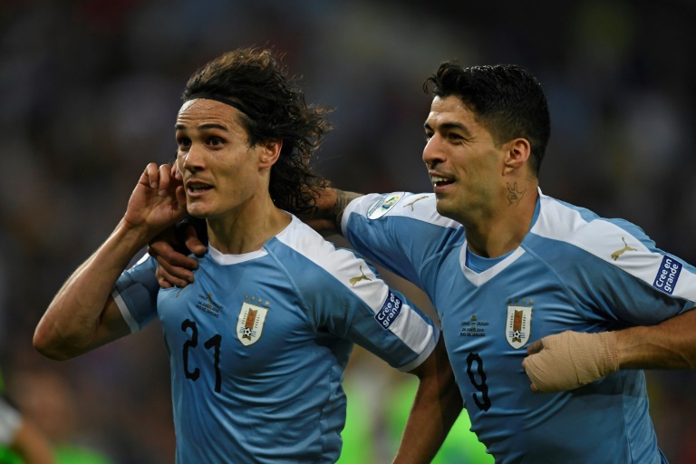 Cavani mete a Uruguay como primera de grupo y chocará contra Perú