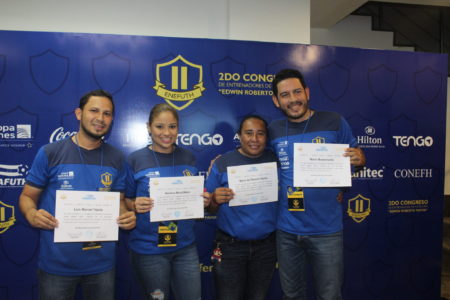 Los participantes recibieron su certificado en el II Congreso de Entrenadores de Honduras. Foto HSI/Mario Figueroa