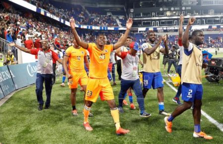 Jugadores de Haití celebran su victoria este lunes durante un partido de la etapa de grupos de la Copa de Oro