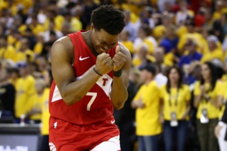 Kyle Lowry festeja el triunfo de los Toronto Raptors