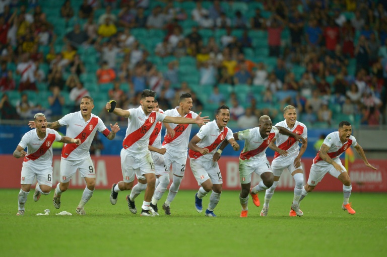 Batacazo peruano a Uruguay que se cita con Chile en semifinales