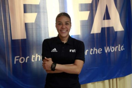 Melissa Pastrana estará en la terna del juego inaugural de Francia 2019. Foto FIFA
