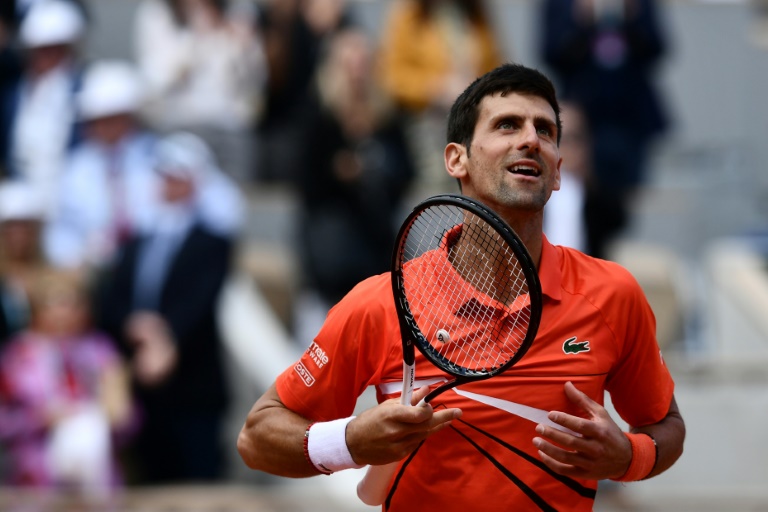 Djokovic y Thiem no dan espacio para sorpresas en París; Halep a casa