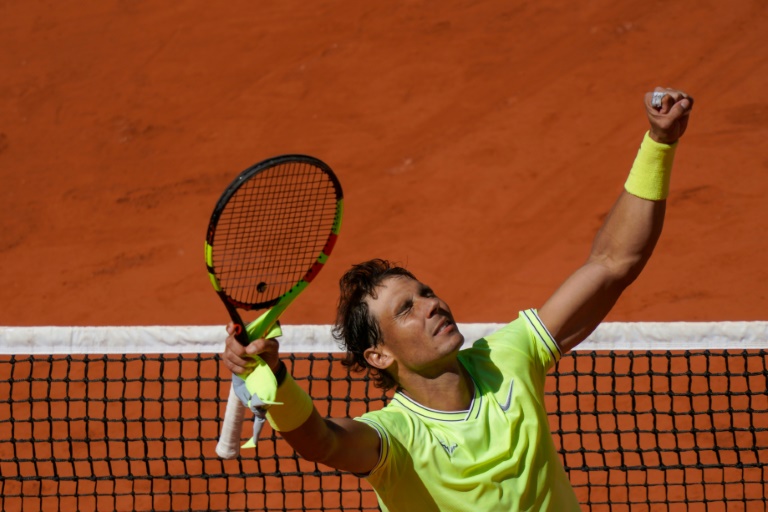 Nadal barre a Federer y se mete en la fina. Lluvia aplaza Djokovic-Thiem
