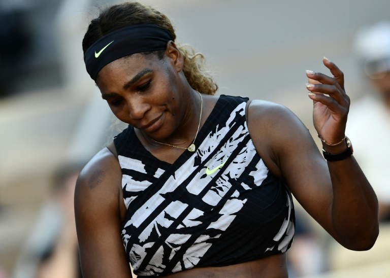 Serena Williams reacciona durante su partido contra Sofía Kenin de EEUU