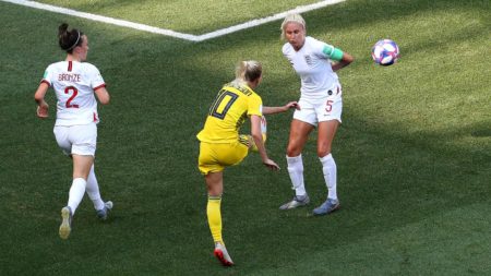 Acciones del juego entre Suecia e Inglaterra. Foto Getty