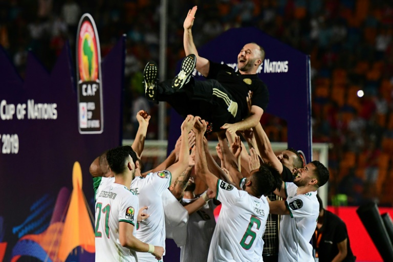 Argelia derrota a Senegal y alza su segunda Copa de África