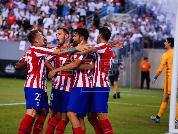 Jugadores del Atlético de Madrid celebran tras anotar el segundo gol