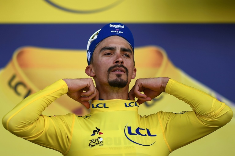 Descanso en el Tour de Francia con Alaphilippe de amarillo