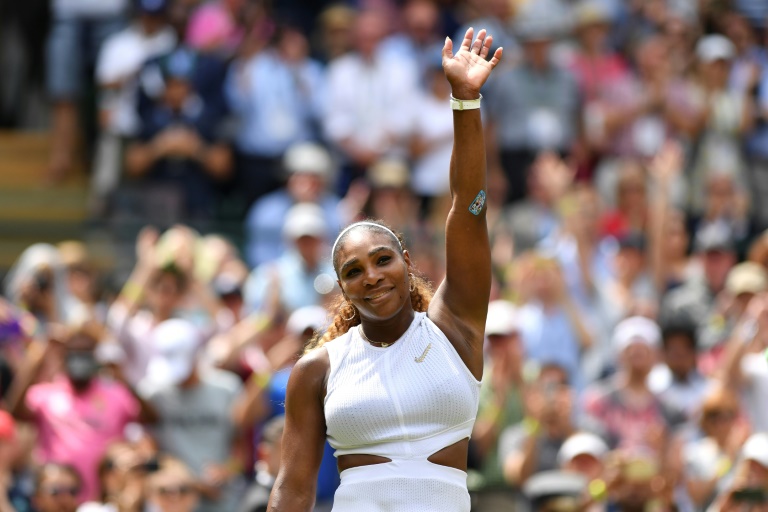 Serena Williams y Simona Halep pasan a semifinales de Wimbledon