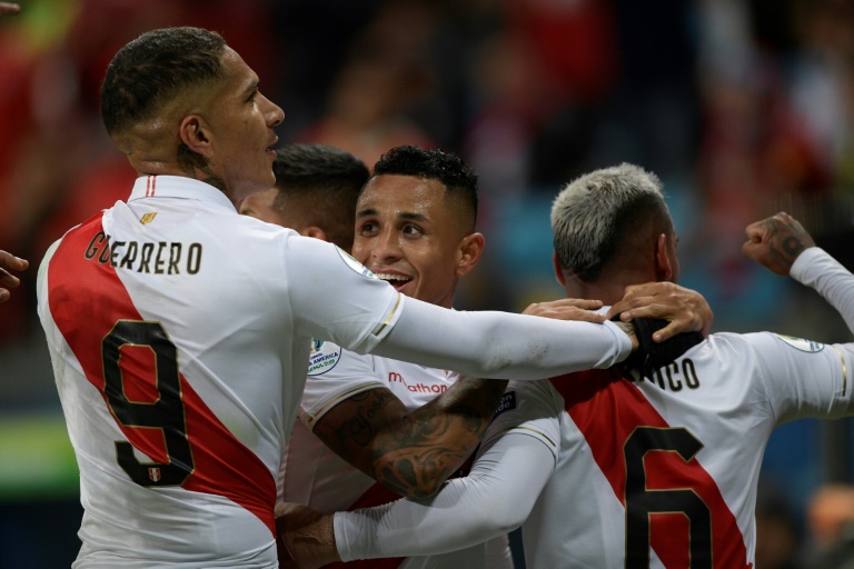 Perú golea al bicampeón y se cita con Brasil en final de Copa América