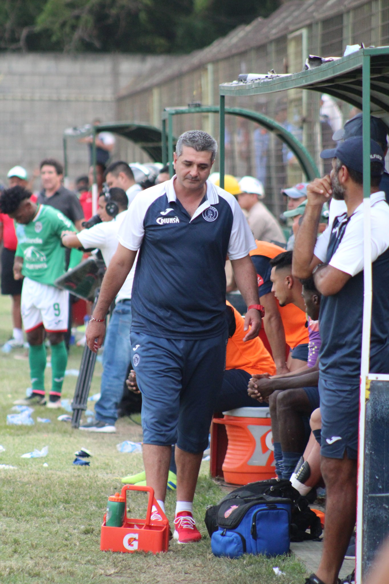 Diego Vázquez se lamenta una jugada ante Marathón el torneo pasado. Foto HSI