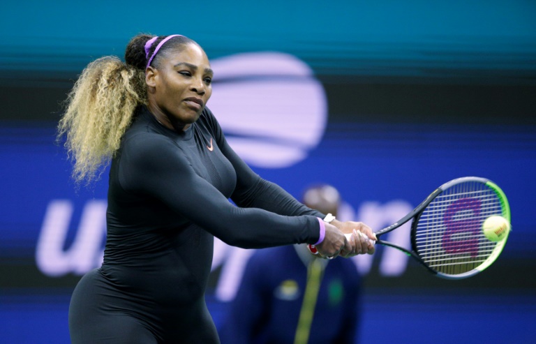 US Open: Serena aplasta a Sharapova; Djokovic y Federer avanzan