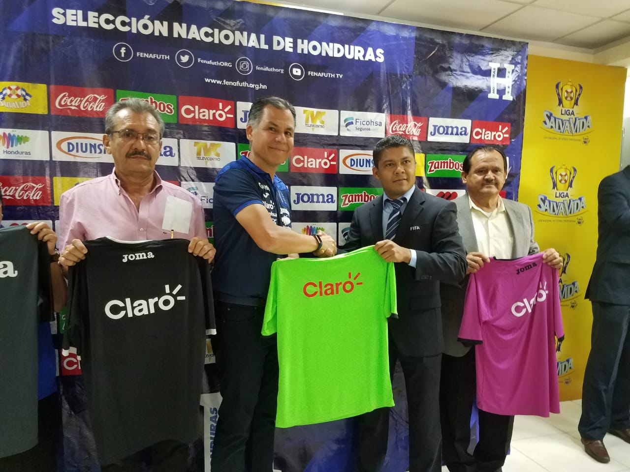 La Fenafuth entregó equipamiento a los árbitros de Honduras