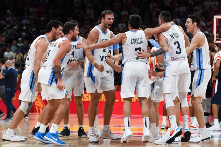 Argentina arrasa a Francia y jugará por el título mundial contra España