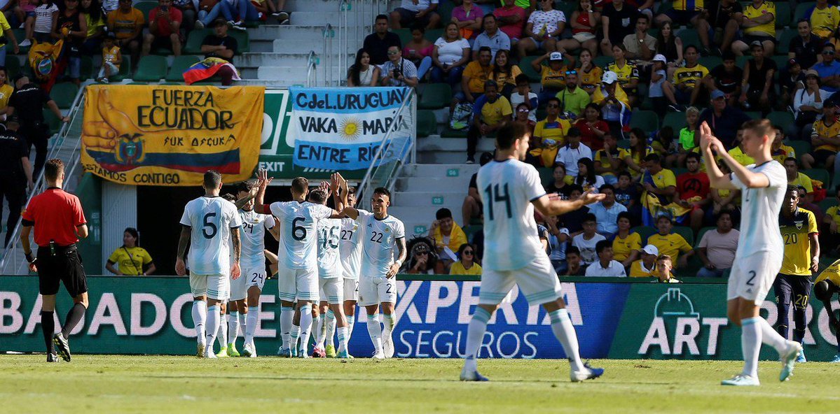 Argentina aplasta a Ecuador, un Brasil deslucido empata nuevamente