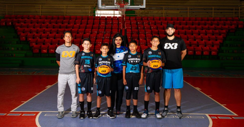 Mini baloncesto Honduras presenta Indumentaria Conmemorativa