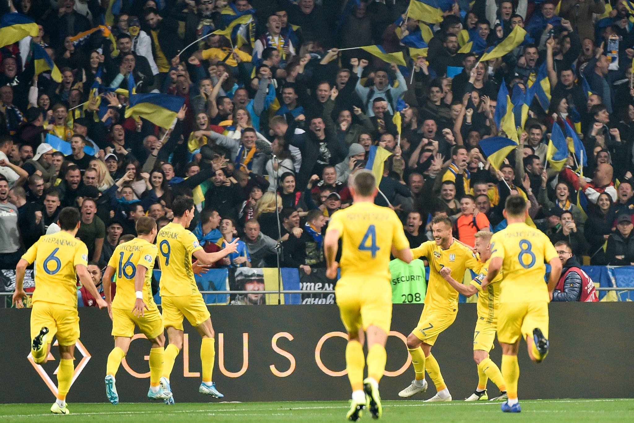 Ucrania amarga a Cristiano su récord y clasifica a la EURO-2020