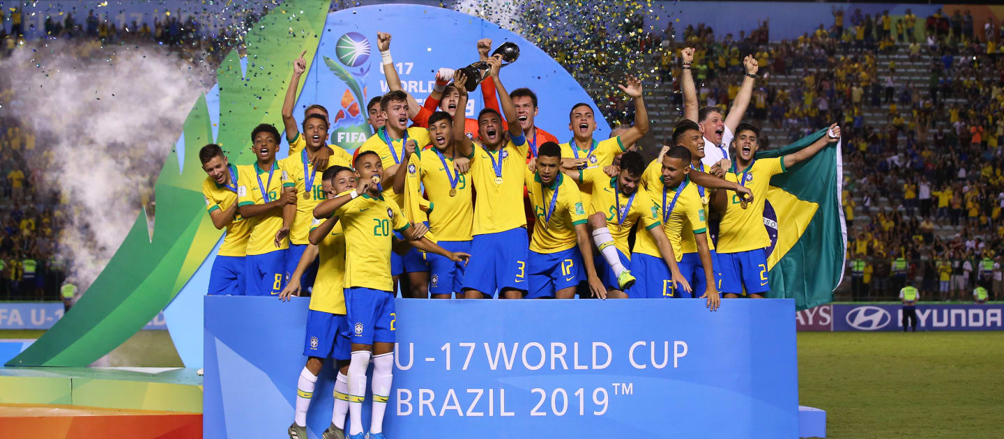 Brasil sobre el tiempo remonta y conquista título mundial